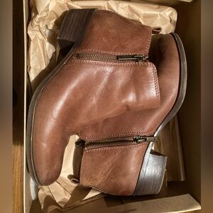 Lucky Brand women Tan Leather Zipper Boots